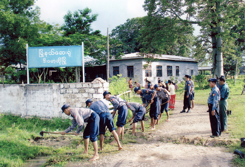 ပြည်သူ့အကျိုးပြုလုပ်ငန်းများ