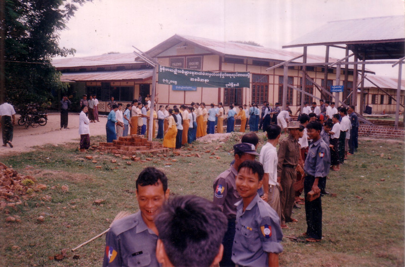 ပြည်သူ့အကျိုးပြုလုပ်ငန်းများ