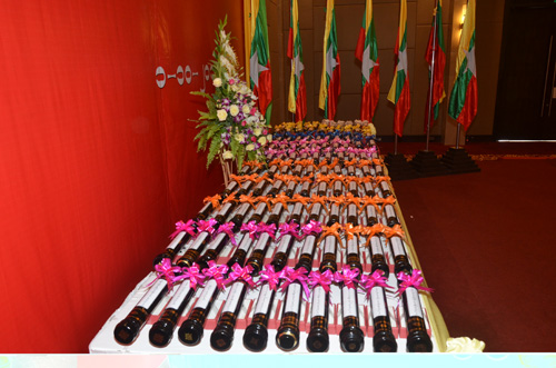 မြန်မာနိုင်ငံရဲတပ်ဖွဲ့ဆိုင်ရာ ဂုဏ်ထူးဆောင် ဆုတံဆိပ်များ ချီးမြှင့်အပ်နှင်းခြင်း အခမ်းအနား မှတ်တမ်းဓာတ်ပုံ