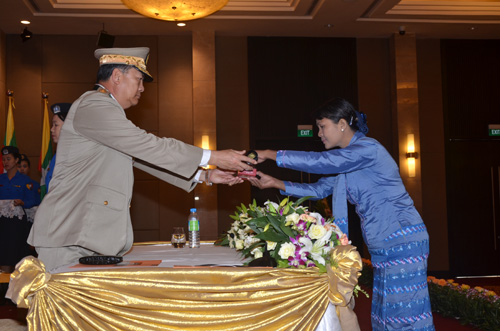မြန်မာနိုင်ငံရဲတပ်ဖွဲ့ဆိုင်ရာ ဂုဏ်ထူးဆောင် ဆုတံဆိပ်များ ချီးမြှင့်အပ်နှင်းခြင်း အခမ်းအနား မှတ်တမ်းဓာတ်ပုံ