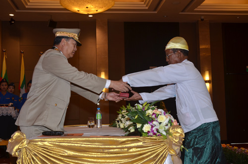 မြန်မာနိုင်ငံရဲတပ်ဖွဲ့ဆိုင်ရာ ဂုဏ်ထူးဆောင် ဆုတံဆိပ်များ ချီးမြှင့်အပ်နှင်းခြင်း အခမ်းအနား မှတ်တမ်းဓာတ်ပုံ