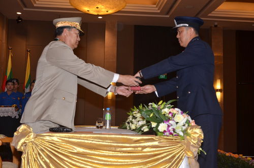 မြန်မာနိုင်ငံရဲတပ်ဖွဲ့ဆိုင်ရာ ဂုဏ်ထူးဆောင် ဆုတံဆိပ်များ ချီးမြှင့်အပ်နှင်းခြင်း အခမ်းအနား မှတ်တမ်းဓာတ်ပုံ