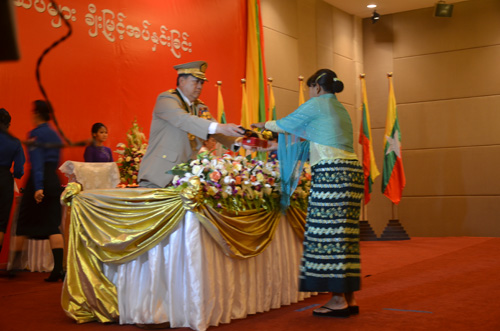 မြန်မာနိုင်ငံရဲတပ်ဖွဲ့ဆိုင်ရာ ဂုဏ်ထူးဆောင် ဆုတံဆိပ်များ ချီးမြှင့်အပ်နှင်းခြင်း အခမ်းအနား မှတ်တမ်းဓာတ်ပုံ