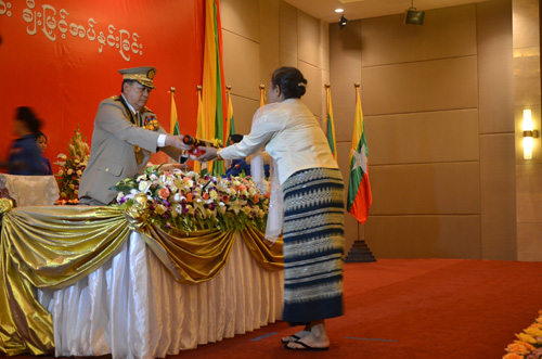 မြန်မာနိုင်ငံရဲတပ်ဖွဲ့ဆိုင်ရာ ဂုဏ်ထူးဆောင် ဆုတံဆိပ်များ ချီးမြှင့်အပ်နှင်းခြင်း အခမ်းအနား မှတ်တမ်းဓာတ်ပုံ