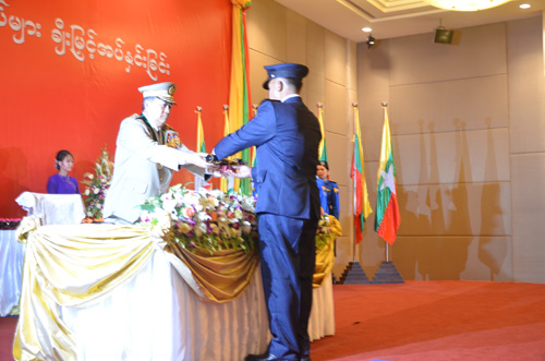 မြန်မာနိုင်ငံရဲတပ်ဖွဲ့ဆိုင်ရာ ဂုဏ်ထူးဆောင် ဆုတံဆိပ်များ ချီးမြှင့်အပ်နှင်းခြင်း အခမ်းအနား မှတ်တမ်းဓာတ်ပုံ