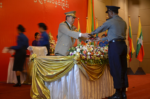 မြန်မာနိုင်ငံရဲတပ်ဖွဲ့ဆိုင်ရာ ဂုဏ်ထူးဆောင် ဆုတံဆိပ်များ ချီးမြှင့်အပ်နှင်းခြင်း အခမ်းအနား မှတ်တမ်းဓာတ်ပုံ
