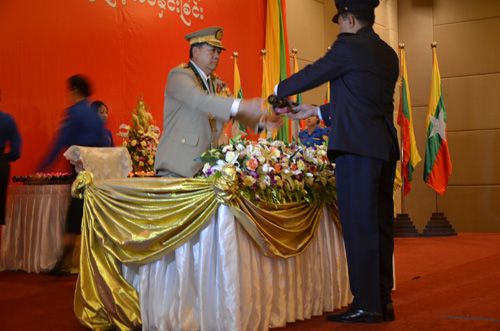 မြန်မာနိုင်ငံရဲတပ်ဖွဲ့ဆိုင်ရာ ဂုဏ်ထူးဆောင် ဆုတံဆိပ်များ ချီးမြှင့်အပ်နှင်းခြင်း အခမ်းအနား မှတ်တမ်းဓာတ်ပုံ