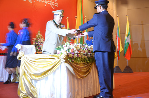 မြန်မာနိုင်ငံရဲတပ်ဖွဲ့ဆိုင်ရာ ဂုဏ်ထူးဆောင် ဆုတံဆိပ်များ ချီးမြှင့်အပ်နှင်းခြင်း အခမ်းအနား မှတ်တမ်းဓာတ်ပုံ