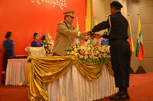 မြန်မာနိုင်ငံရဲတပ်ဖွဲ့ဆိုင်ရာ ဂုဏ်ထူးဆောင် ဆုတံဆိပ်များ ချီးမြှင့်အပ်နှင်းခြင်း အခမ်းအနား မှတ်တမ်းဓာတ်ပုံ