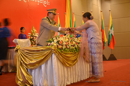 မြန်မာနိုင်ငံရဲတပ်ဖွဲ့ဆိုင်ရာ ဂုဏ်ထူးဆောင် ဆုတံဆိပ်များ ချီးမြှင့်အပ်နှင်းခြင်း အခမ်းအနား မှတ်တမ်းဓာတ်ပုံ