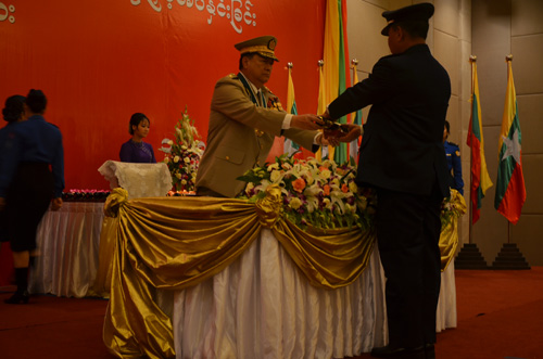 မြန်မာနိုင်ငံရဲတပ်ဖွဲ့ဆိုင်ရာ ဂုဏ်ထူးဆောင် ဆုတံဆိပ်များ ချီးမြှင့်အပ်နှင်းခြင်း အခမ်းအနား မှတ်တမ်းဓာတ်ပုံ