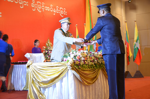 မြန်မာနိုင်ငံရဲတပ်ဖွဲ့ဆိုင်ရာ ဂုဏ်ထူးဆောင် ဆုတံဆိပ်များ ချီးမြှင့်အပ်နှင်းခြင်း အခမ်းအနား မှတ်တမ်းဓာတ်ပုံ