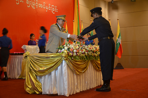 မြန်မာနိုင်ငံရဲတပ်ဖွဲ့ဆိုင်ရာ ဂုဏ်ထူးဆောင် ဆုတံဆိပ်များ ချီးမြှင့်အပ်နှင်းခြင်း အခမ်းအနား မှတ်တမ်းဓာတ်ပုံ