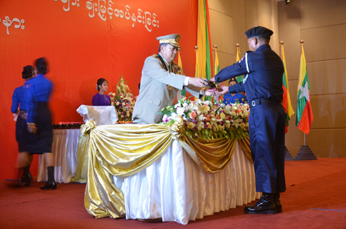 မြန်မာနိုင်ငံရဲတပ်ဖွဲ့ဆိုင်ရာ ဂုဏ်ထူးဆောင် ဆုတံဆိပ်များ ချီးမြှင့်အပ်နှင်းခြင်း အခမ်းအနား မှတ်တမ်းဓာတ်ပုံ