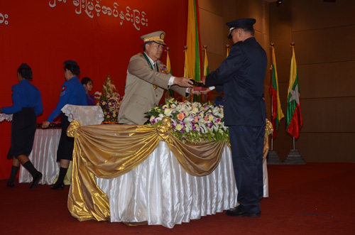 မြန်မာနိုင်ငံရဲတပ်ဖွဲ့ဆိုင်ရာ ဂုဏ်ထူးဆောင် ဆုတံဆိပ်များ ချီးမြှင့်အပ်နှင်းခြင်း အခမ်းအနား မှတ်တမ်းဓာတ်ပုံ