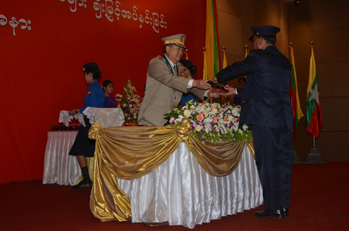 မြန်မာနိုင်ငံရဲတပ်ဖွဲ့ဆိုင်ရာ ဂုဏ်ထူးဆောင် ဆုတံဆိပ်များ ချီးမြှင့်အပ်နှင်းခြင်း အခမ်းအနား မှတ်တမ်းဓာတ်ပုံ