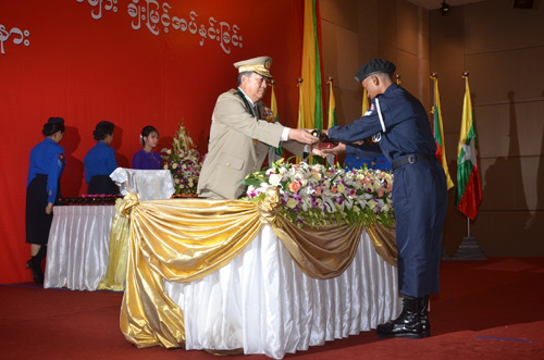 မြန်မာနိုင်ငံရဲတပ်ဖွဲ့ဆိုင်ရာ ဂုဏ်ထူးဆောင် ဆုတံဆိပ်များ ချီးမြှင့်အပ်နှင်းခြင်း အခမ်းအနား မှတ်တမ်းဓာတ်ပုံ