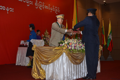 မြန်မာနိုင်ငံရဲတပ်ဖွဲ့ဆိုင်ရာ ဂုဏ်ထူးဆောင် ဆုတံဆိပ်များ ချီးမြှင့်အပ်နှင်းခြင်း အခမ်းအနား မှတ်တမ်းဓာတ်ပုံ