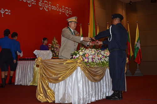 မြန်မာနိုင်ငံရဲတပ်ဖွဲ့ဆိုင်ရာ ဂုဏ်ထူးဆောင် ဆုတံဆိပ်များ ချီးမြှင့်အပ်နှင်းခြင်း အခမ်းအနား မှတ်တမ်းဓာတ်ပုံ