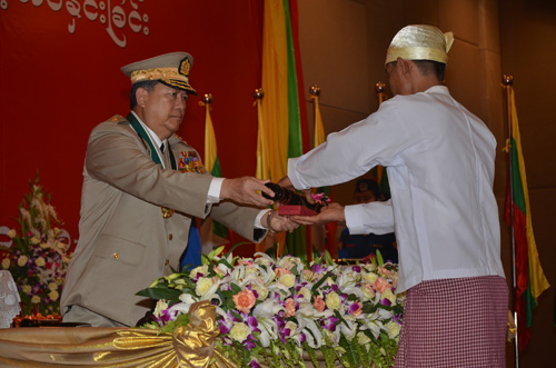 မြန်မာနိုင်ငံရဲတပ်ဖွဲ့ဆိုင်ရာ ဂုဏ်ထူးဆောင် ဆုတံဆိပ်များ ချီးမြှင့်အပ်နှင်းခြင်း အခမ်းအနား မှတ်တမ်းဓာတ်ပုံ