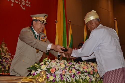 မြန်မာနိုင်ငံရဲတပ်ဖွဲ့ဆိုင်ရာ ဂုဏ်ထူးဆောင် ဆုတံဆိပ်များ ချီးမြှင့်အပ်နှင်းခြင်း အခမ်းအနား မှတ်တမ်းဓာတ်ပုံ
