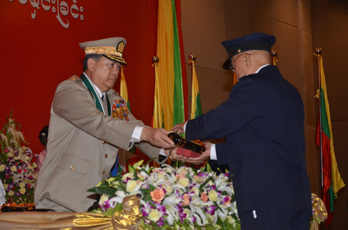 မြန်မာနိုင်ငံရဲတပ်ဖွဲ့ဆိုင်ရာ ဂုဏ်ထူးဆောင် ဆုတံဆိပ်များ ချီးမြှင့်အပ်နှင်းခြင်း အခမ်းအနား မှတ်တမ်းဓာတ်ပုံ