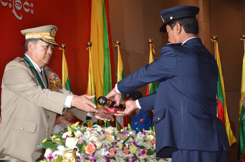 မြန်မာနိုင်ငံရဲတပ်ဖွဲ့ဆိုင်ရာ ဂုဏ်ထူးဆောင် ဆုတံဆိပ်များ ချီးမြှင့်အပ်နှင်းခြင်း အခမ်းအနား မှတ်တမ်းဓာတ်ပုံ