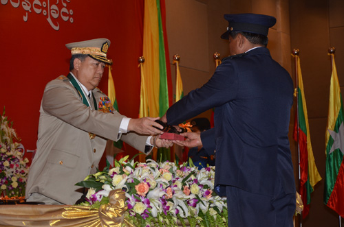 မြန်မာနိုင်ငံရဲတပ်ဖွဲ့ဆိုင်ရာ ဂုဏ်ထူးဆောင် ဆုတံဆိပ်များ ချီးမြှင့်အပ်နှင်းခြင်း အခမ်းအနား မှတ်တမ်းဓာတ်ပုံ