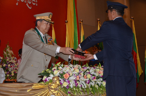မြန်မာနိုင်ငံရဲတပ်ဖွဲ့ဆိုင်ရာ ဂုဏ်ထူးဆောင် ဆုတံဆိပ်များ ချီးမြှင့်အပ်နှင်းခြင်း အခမ်းအနား မှတ်တမ်းဓာတ်ပုံ