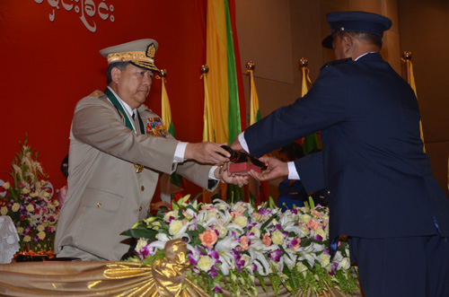 မြန်မာနိုင်ငံရဲတပ်ဖွဲ့ဆိုင်ရာ ဂုဏ်ထူးဆောင် ဆုတံဆိပ်များ ချီးမြှင့်အပ်နှင်းခြင်း အခမ်းအနား မှတ်တမ်းဓာတ်ပုံ