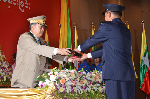 မြန်မာနိုင်ငံရဲတပ်ဖွဲ့ဆိုင်ရာ ဂုဏ်ထူးဆောင် ဆုတံဆိပ်များ ချီးမြှင့်အပ်နှင်းခြင်း အခမ်းအနား မှတ်တမ်းဓာတ်ပုံ
