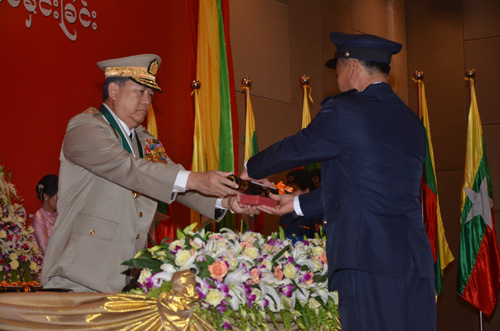 မြန်မာနိုင်ငံရဲတပ်ဖွဲ့ဆိုင်ရာ ဂုဏ်ထူးဆောင် ဆုတံဆိပ်များ ချီးမြှင့်အပ်နှင်းခြင်း အခမ်းအနား မှတ်တမ်းဓာတ်ပုံ