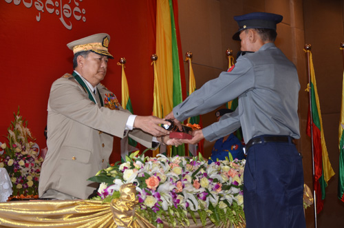 မြန်မာနိုင်ငံရဲတပ်ဖွဲ့ဆိုင်ရာ ဂုဏ်ထူးဆောင် ဆုတံဆိပ်များ ချီးမြှင့်အပ်နှင်းခြင်း အခမ်းအနား မှတ်တမ်းဓာတ်ပုံ