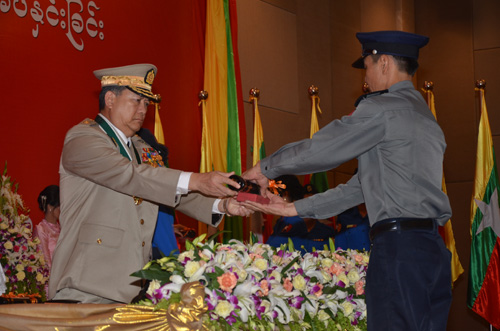 မြန်မာနိုင်ငံရဲတပ်ဖွဲ့ဆိုင်ရာ ဂုဏ်ထူးဆောင် ဆုတံဆိပ်များ ချီးမြှင့်အပ်နှင်းခြင်း အခမ်းအနား မှတ်တမ်းဓာတ်ပုံ