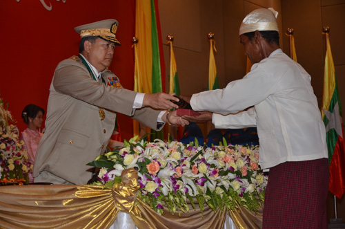 မြန်မာနိုင်ငံရဲတပ်ဖွဲ့ဆိုင်ရာ ဂုဏ်ထူးဆောင် ဆုတံဆိပ်များ ချီးမြှင့်အပ်နှင်းခြင်း အခမ်းအနား မှတ်တမ်းဓာတ်ပုံ