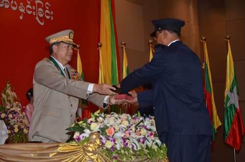မြန်မာနိုင်ငံရဲတပ်ဖွဲ့ဆိုင်ရာ ဂုဏ်ထူးဆောင် ဆုတံဆိပ်များ ချီးမြှင့်အပ်နှင်းခြင်း အခမ်းအနား မှတ်တမ်းဓာတ်ပုံ