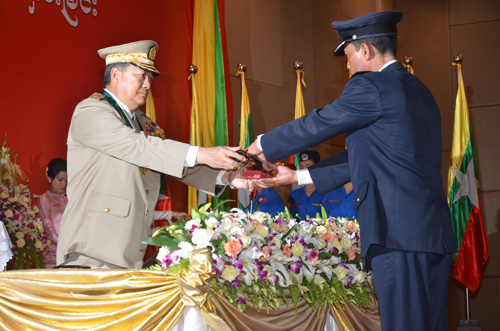 မြန်မာနိုင်ငံရဲတပ်ဖွဲ့ဆိုင်ရာ ဂုဏ်ထူးဆောင် ဆုတံဆိပ်များ ချီးမြှင့်အပ်နှင်းခြင်း အခမ်းအနား မှတ်တမ်းဓာတ်ပုံ