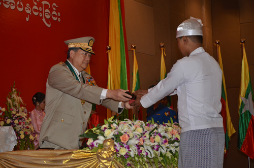 မြန်မာနိုင်ငံရဲတပ်ဖွဲ့ဆိုင်ရာ ဂုဏ်ထူးဆောင် ဆုတံဆိပ်များ ချီးမြှင့်အပ်နှင်းခြင်း အခမ်းအနား မှတ်တမ်းဓာတ်ပုံ