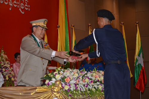 မြန်မာနိုင်ငံရဲတပ်ဖွဲ့ဆိုင်ရာ ဂုဏ်ထူးဆောင် ဆုတံဆိပ်များ ချီးမြှင့်အပ်နှင်းခြင်း အခမ်းအနား မှတ်တမ်းဓာတ်ပုံ
