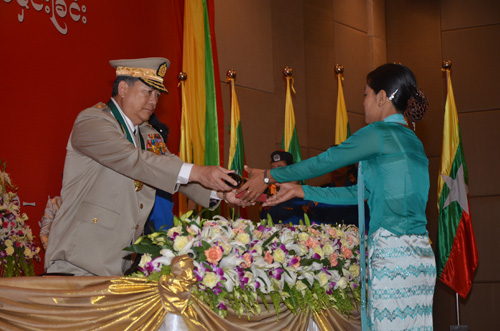မြန်မာနိုင်ငံရဲတပ်ဖွဲ့ဆိုင်ရာ ဂုဏ်ထူးဆောင် ဆုတံဆိပ်များ ချီးမြှင့်အပ်နှင်းခြင်း အခမ်းအနား မှတ်တမ်းဓာတ်ပုံ