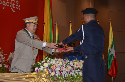 မြန်မာနိုင်ငံရဲတပ်ဖွဲ့ဆိုင်ရာ ဂုဏ်ထူးဆောင် ဆုတံဆိပ်များ ချီးမြှင့်အပ်နှင်းခြင်း အခမ်းအနား မှတ်တမ်းဓာတ်ပုံ