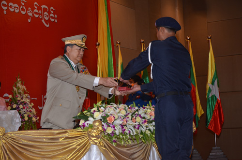 မြန်မာနိုင်ငံရဲတပ်ဖွဲ့ဆိုင်ရာ ဂုဏ်ထူးဆောင် ဆုတံဆိပ်များ ချီးမြှင့်အပ်နှင်းခြင်း အခမ်းအနား မှတ်တမ်းဓာတ်ပုံ