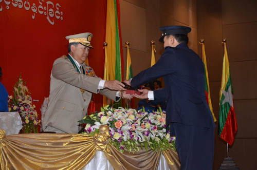 မြန်မာနိုင်ငံရဲတပ်ဖွဲ့ဆိုင်ရာ ဂုဏ်ထူးဆောင် ဆုတံဆိပ်များ ချီးမြှင့်အပ်နှင်းခြင်း အခမ်းအနား မှတ်တမ်းဓာတ်ပုံ