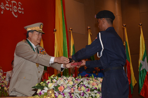 မြန်မာနိုင်ငံရဲတပ်ဖွဲ့ဆိုင်ရာ ဂုဏ်ထူးဆောင် ဆုတံဆိပ်များ ချီးမြှင့်အပ်နှင်းခြင်း အခမ်းအနား မှတ်တမ်းဓာတ်ပုံ