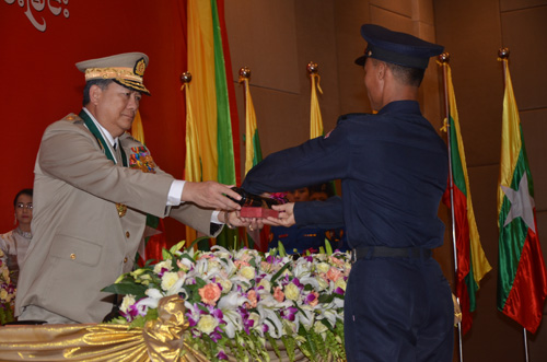 မြန်မာနိုင်ငံရဲတပ်ဖွဲ့ဆိုင်ရာ ဂုဏ်ထူးဆောင် ဆုတံဆိပ်များ ချီးမြှင့်အပ်နှင်းခြင်း အခမ်းအနား မှတ်တမ်းဓာတ်ပုံ