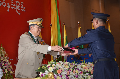 မြန်မာနိုင်ငံရဲတပ်ဖွဲ့ဆိုင်ရာ ဂုဏ်ထူးဆောင် ဆုတံဆိပ်များ ချီးမြှင့်အပ်နှင်းခြင်း အခမ်းအနား မှတ်တမ်းဓာတ်ပုံ