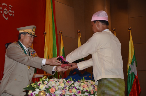 မြန်မာနိုင်ငံရဲတပ်ဖွဲ့ဆိုင်ရာ ဂုဏ်ထူးဆောင် ဆုတံဆိပ်များ ချီးမြှင့်အပ်နှင်းခြင်း အခမ်းအနား မှတ်တမ်းဓာတ်ပုံ